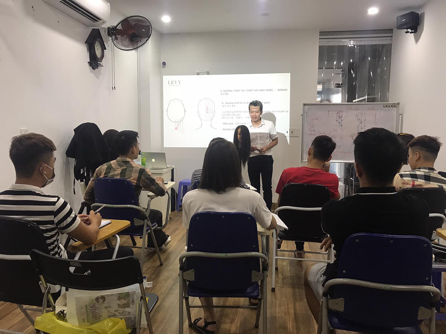 Noi dung đao tao khoa hoc hoa chat cho toc tai LEVY Hai Phong