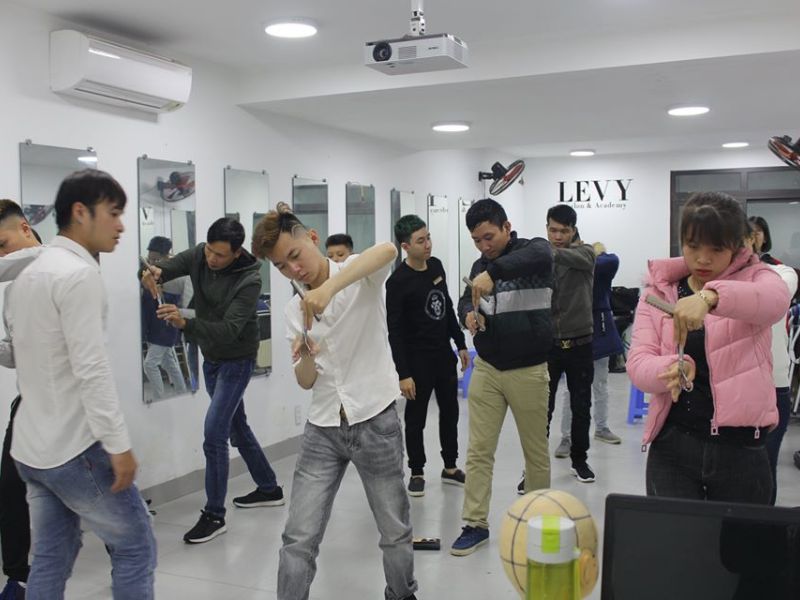 Học viện Tóc LEVY cung cấp các khóa học nghề tóc cấp tốc với chương trình đa dạng.